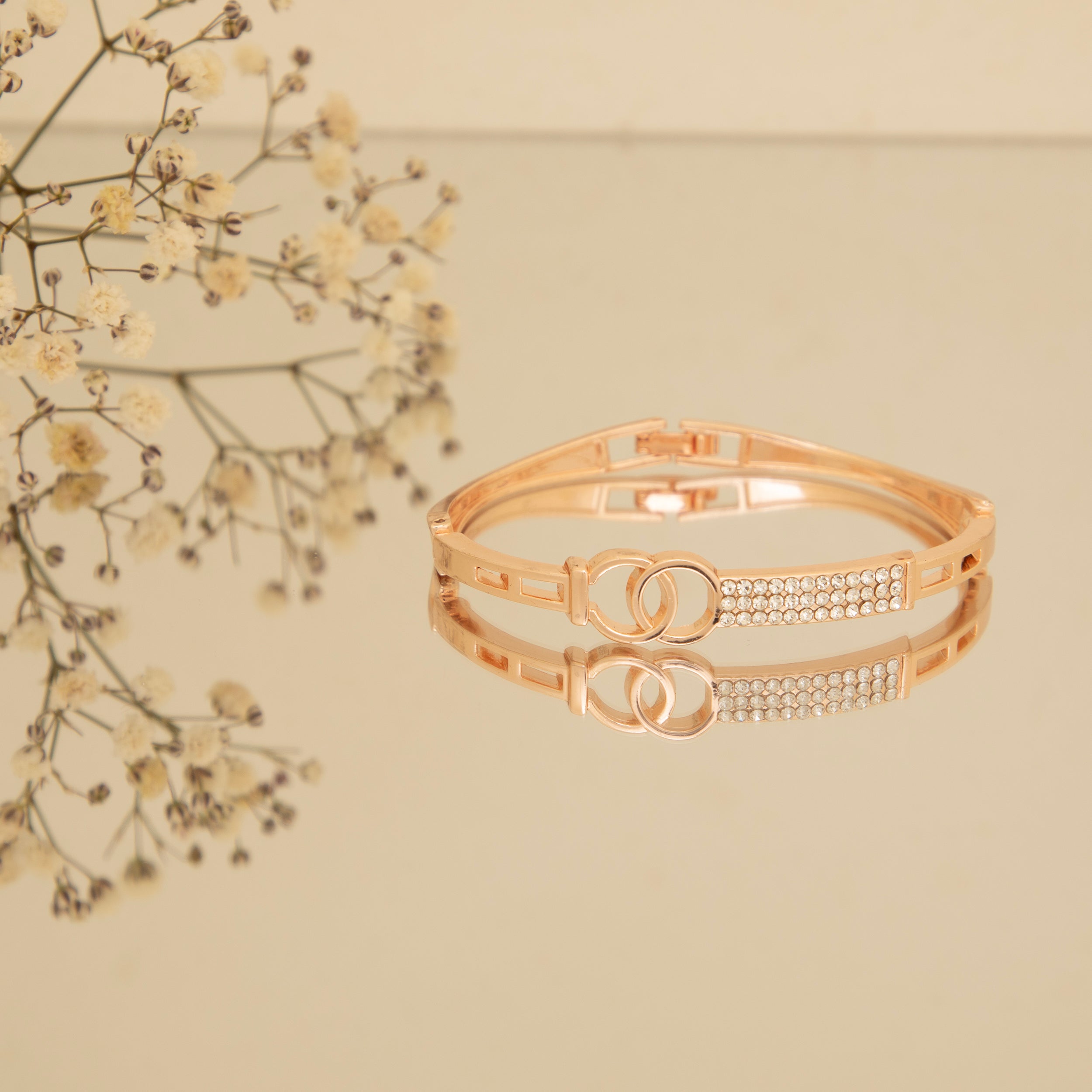 LA FILLE D'OR Rose Gold Colour Bracelet with Crystals and Interlocking Circles. (ROSE GOLD, One Size)