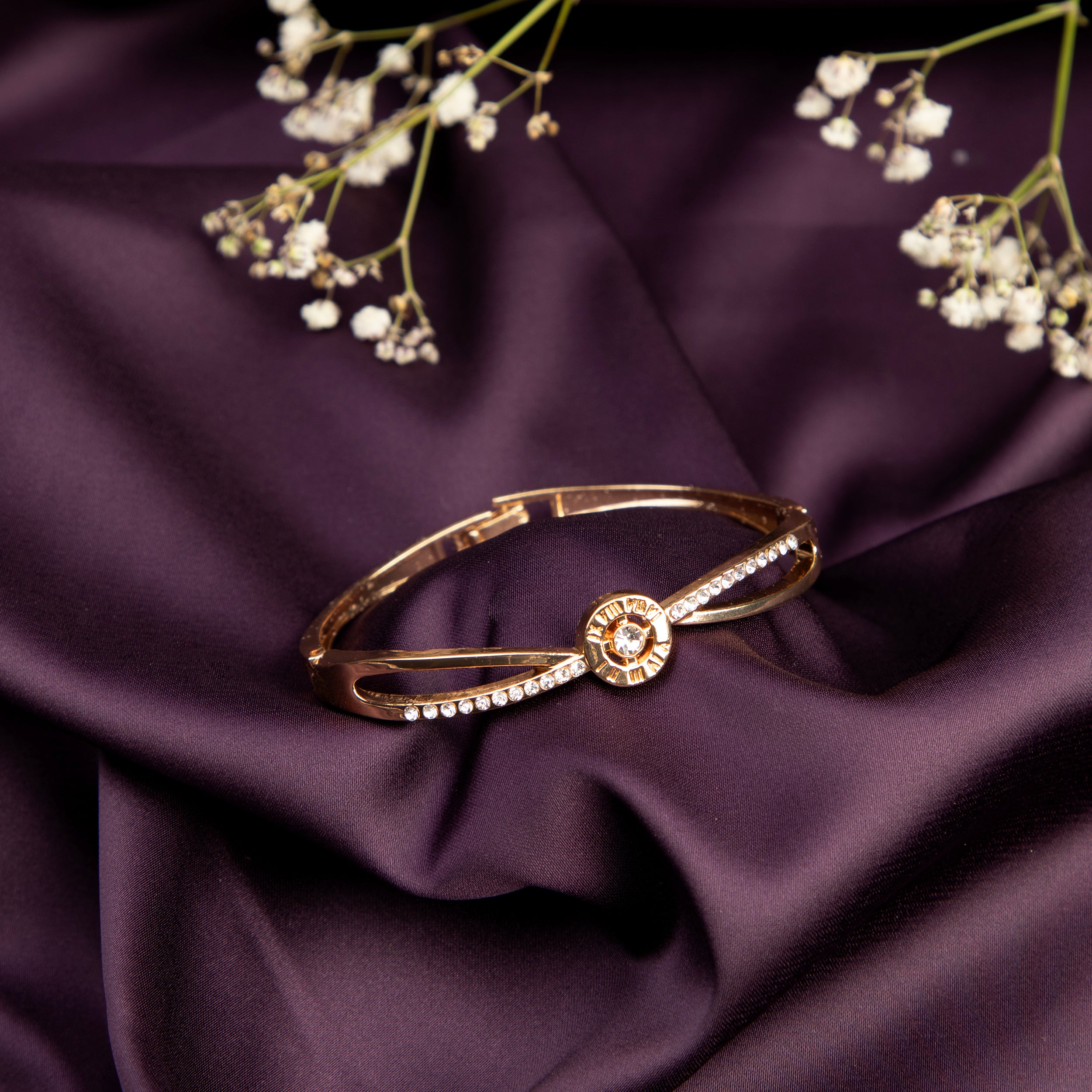 LA FILLE D'OR  Golden Colour Bracelet with Crystals, Adjustable. (GOLD, One Size)