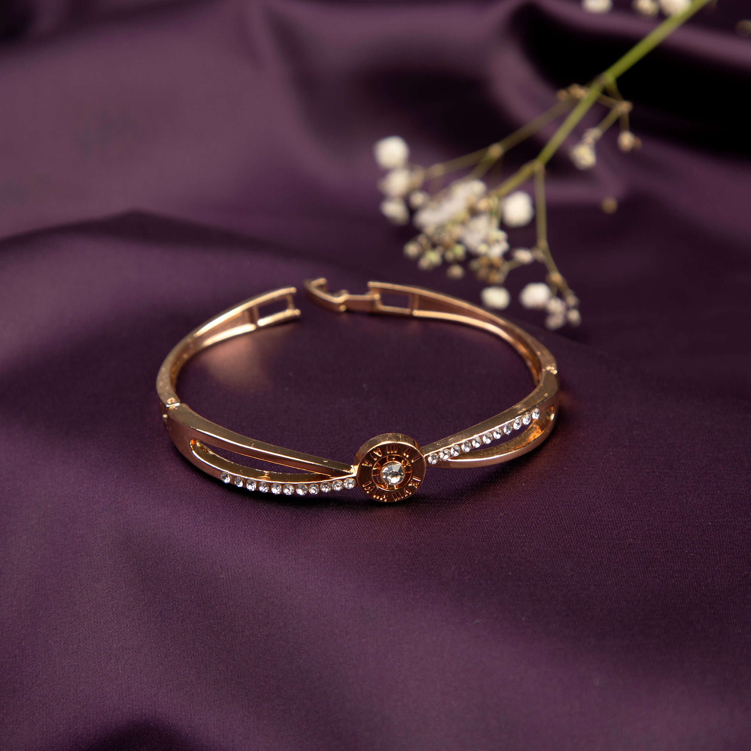 LA FILLE D'OR  Golden Colour Bracelet with Crystals, Adjustable. (GOLD, One Size)