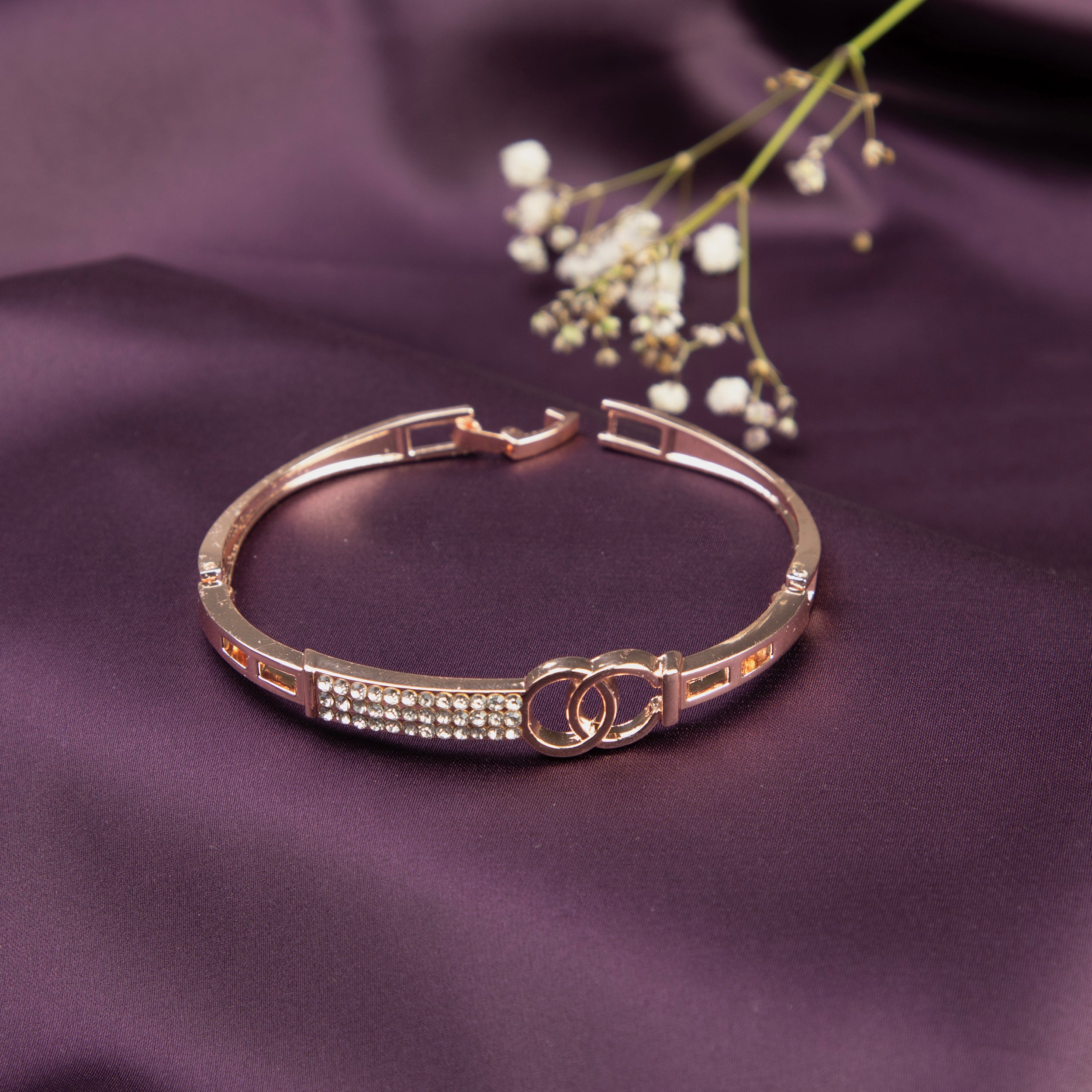 LA FILLE D'OR Rose Gold Colour Bracelet with Crystals and Interlocking Circles. (ROSE GOLD, One Size)