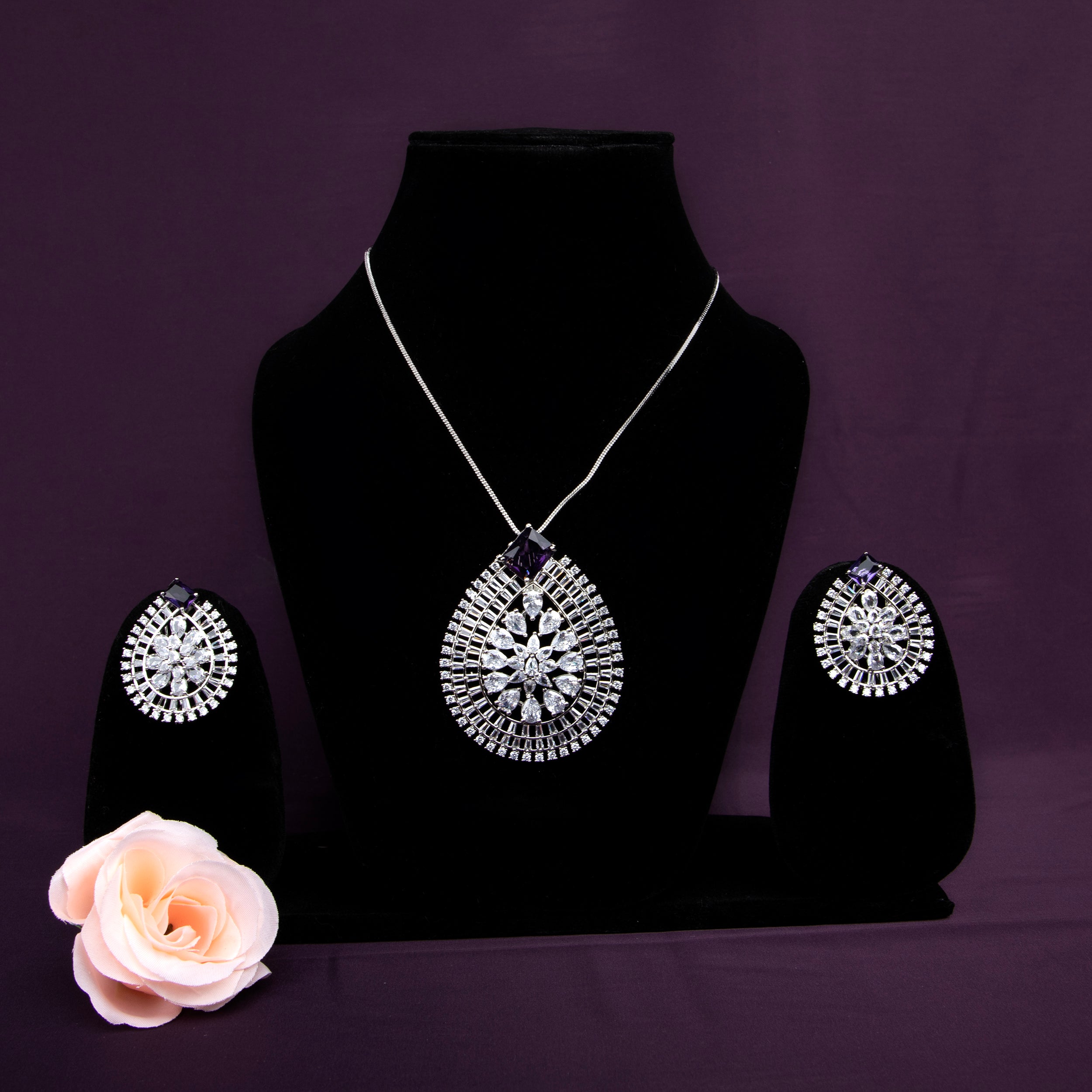 LA FILLE D'OR Elegant Jewellery Set with Pear-Shaped Pendant, Earrings, Purple stones