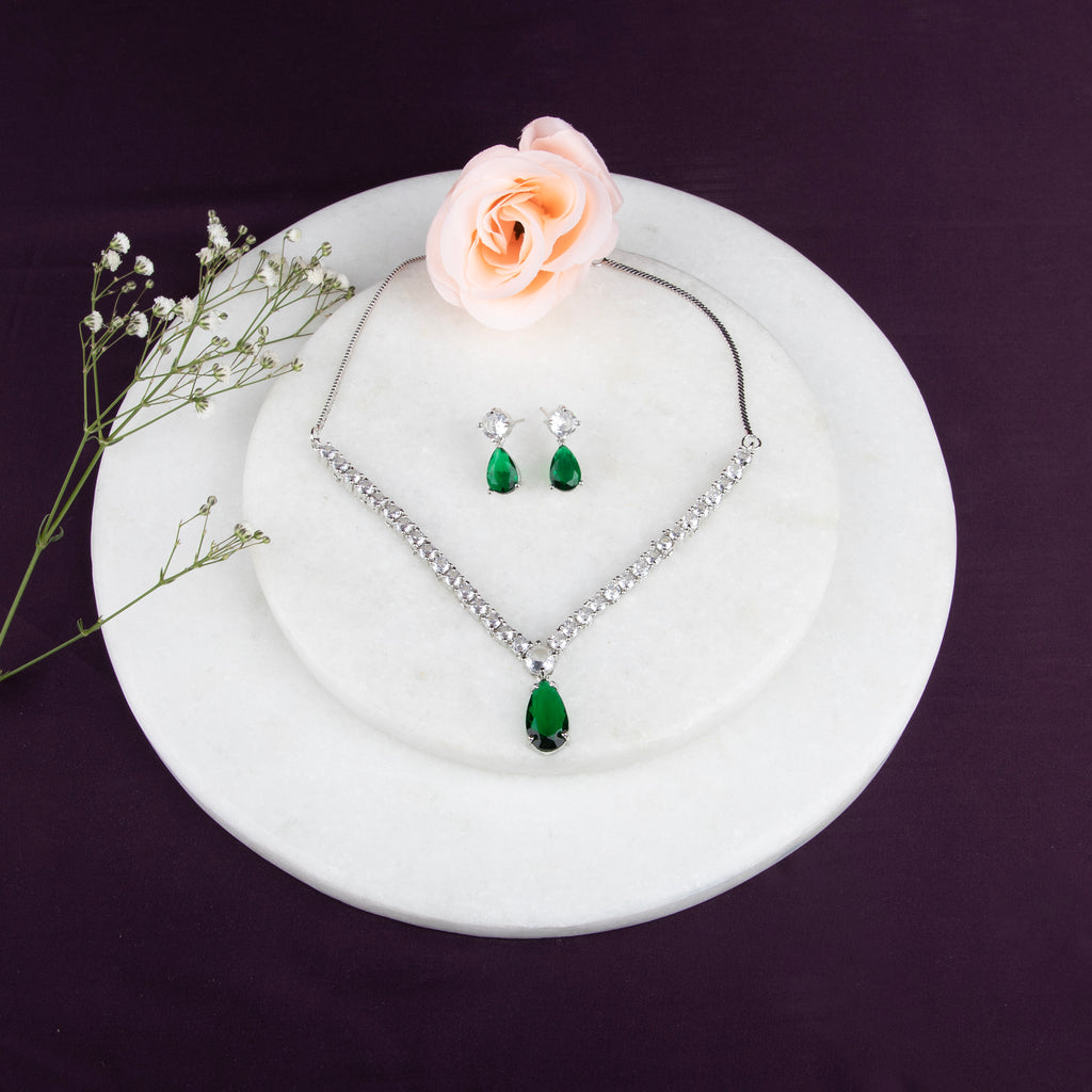 LA FILLE D'OR Emerald Green Teardrop Necklace Set with Cubic Zirconia (EMERALD GREEN, ONE SIZE)