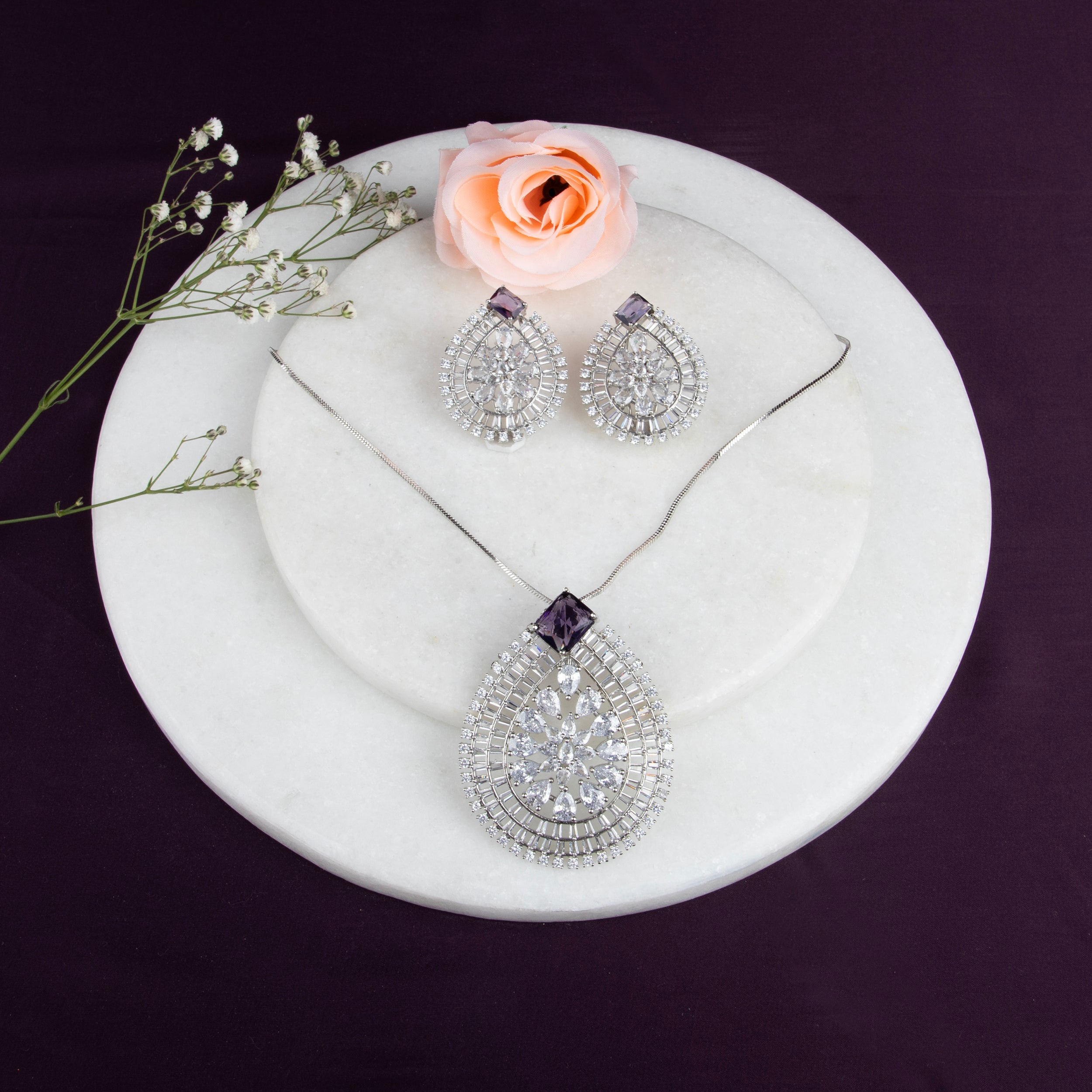 LA FILLE D'OR Elegant Jewellery Set with Pear-Shaped Pendant, Earrings, Purple stones