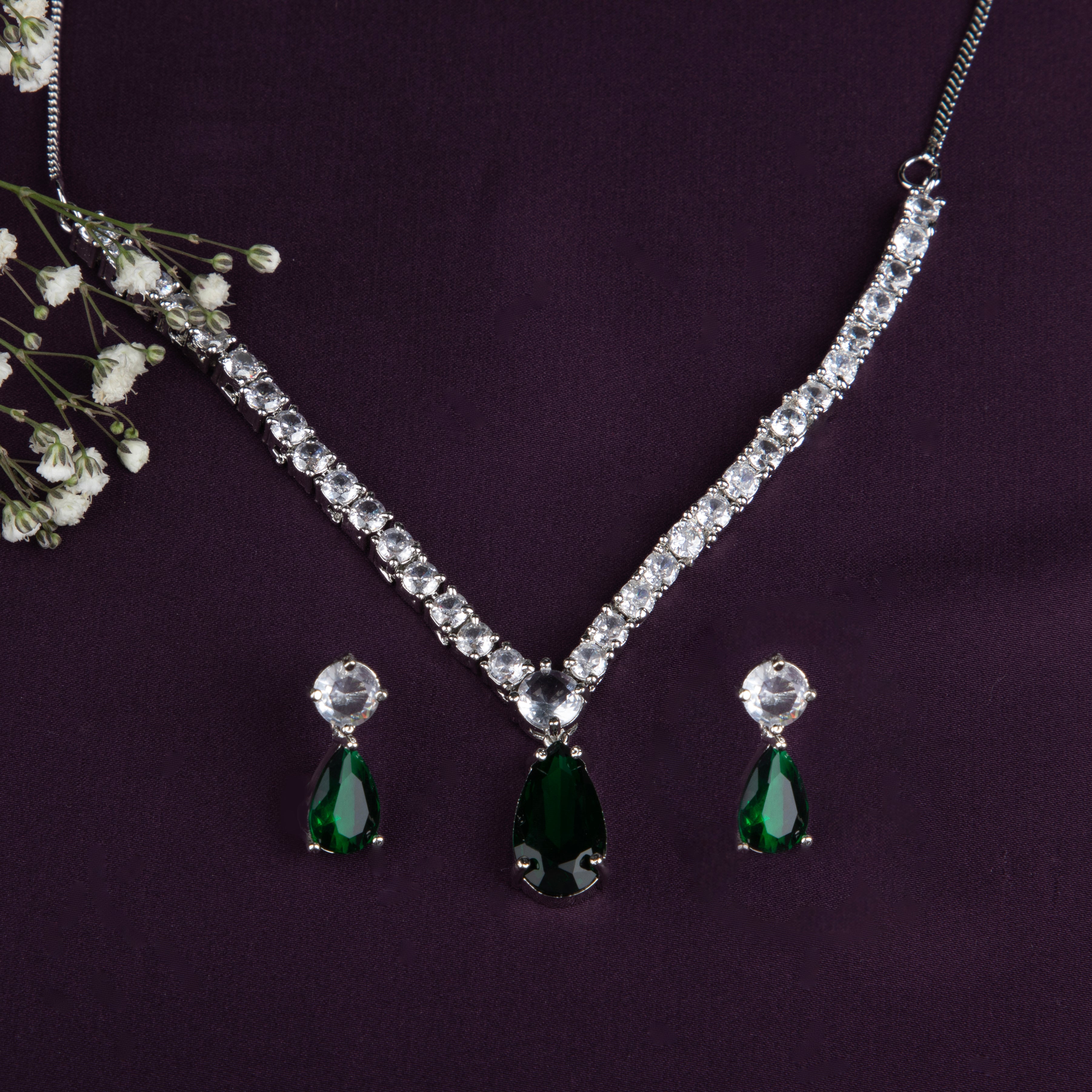 LA FILLE D'OR Emerald Green Teardrop Necklace Set with Cubic Zirconia (EMERALD GREEN, ONE SIZE)