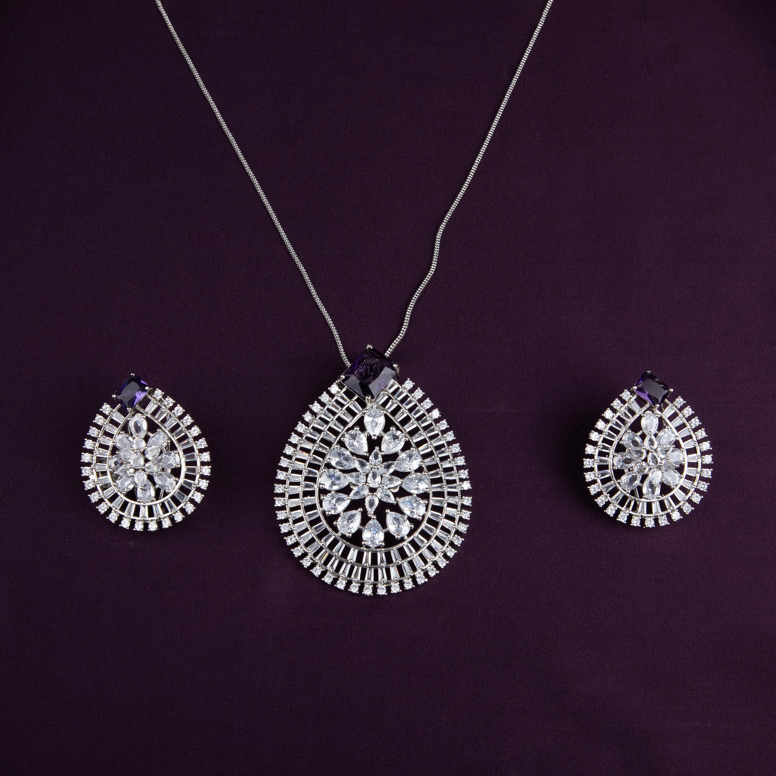 LA FILLE D'OR Elegant Jewellery Set with Pear-Shaped Pendant, Earrings, Purple stones