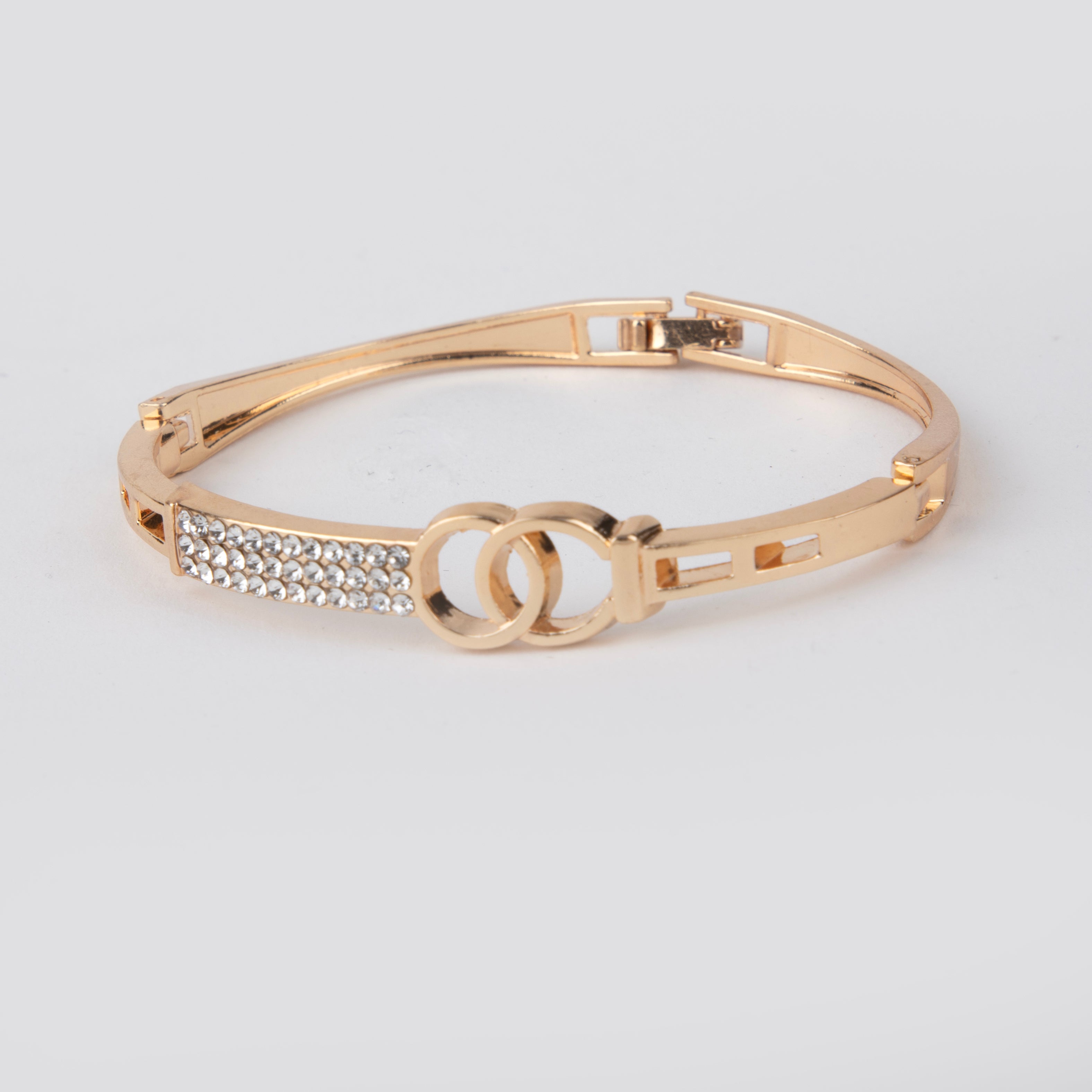 LA FILLE D'OR  Golden Colour Bracelet with Crystals and Interlocking Circles. (GOLD, One Size)