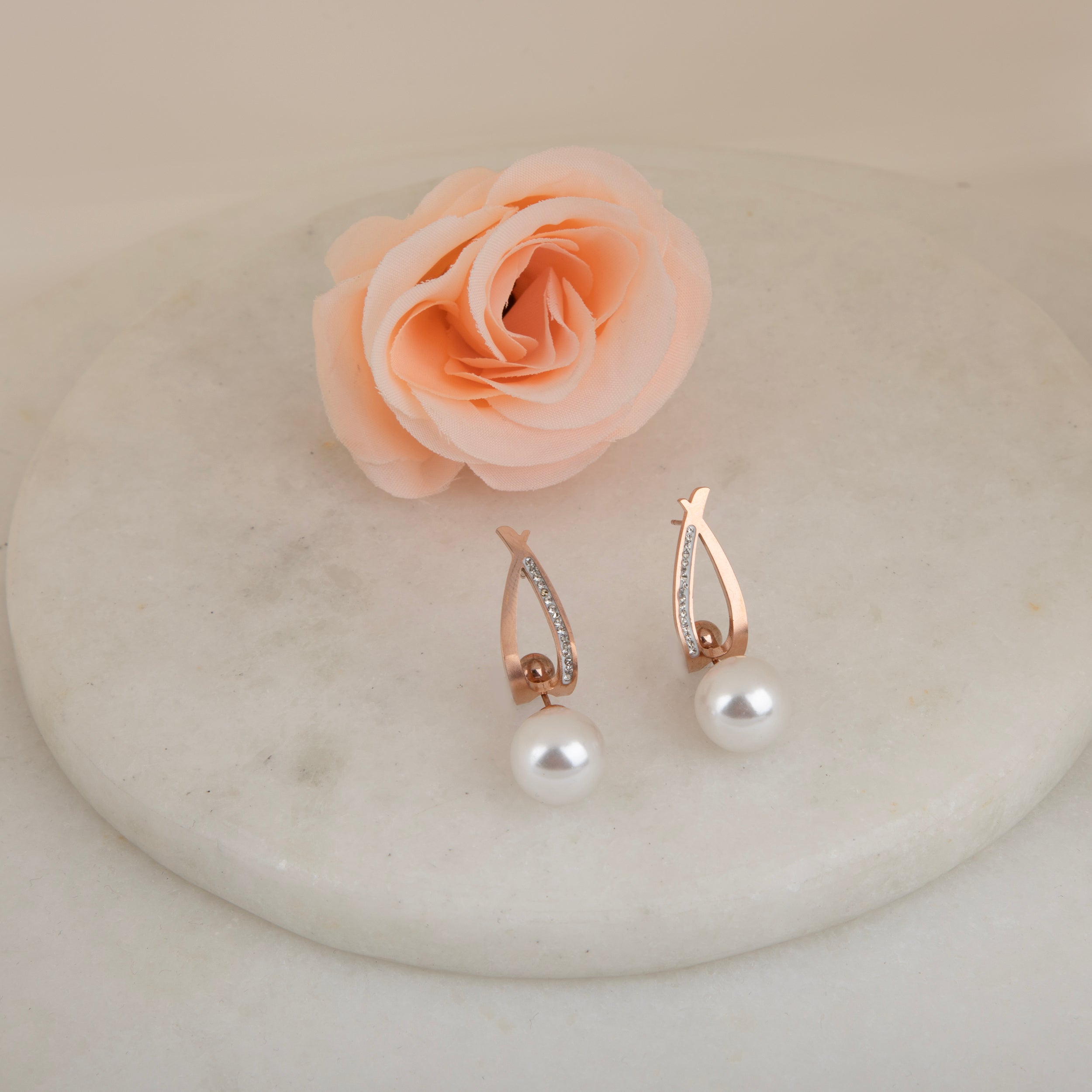 LA FILLE D'OR Rose Gold Earrings with Pearls and Crystals.