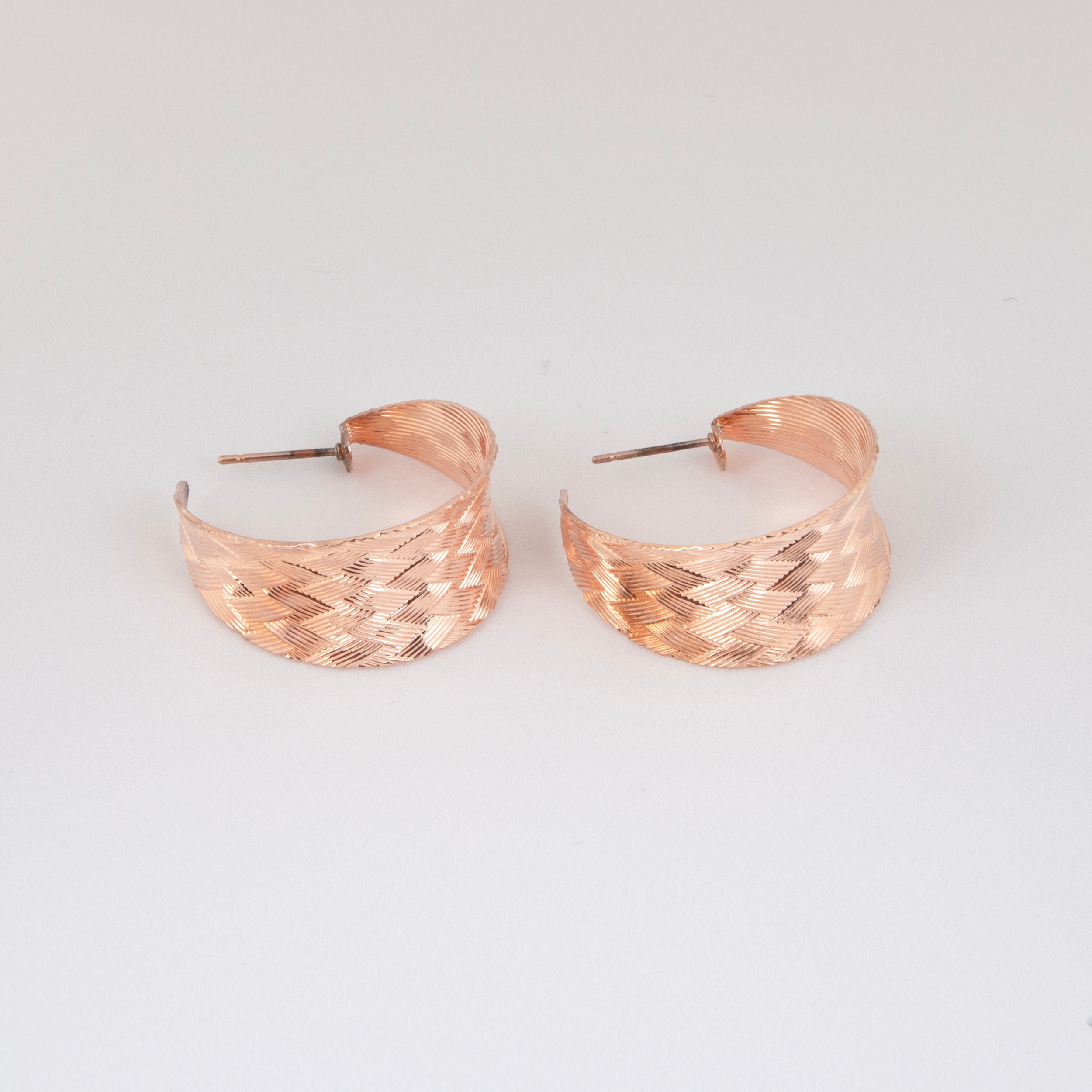 LA FILLE D'OR ROUND SHAPED EARRINGS