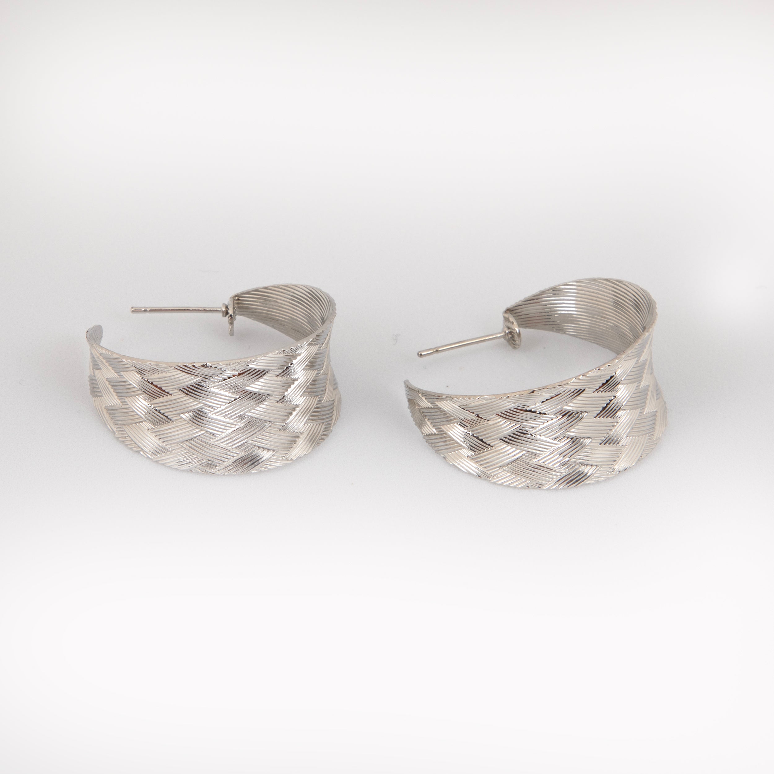 LA FILLE D'OR ROUND SHAPED EARRINGS (SILVER, ONE SIZE)