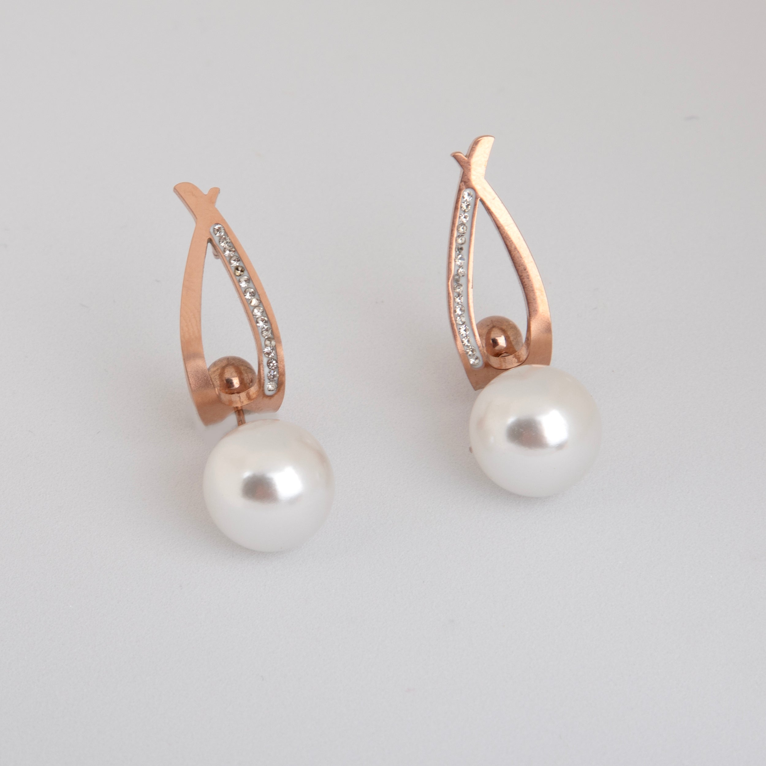 LA FILLE D'OR Rose Gold Earrings with Pearls and Crystals.
