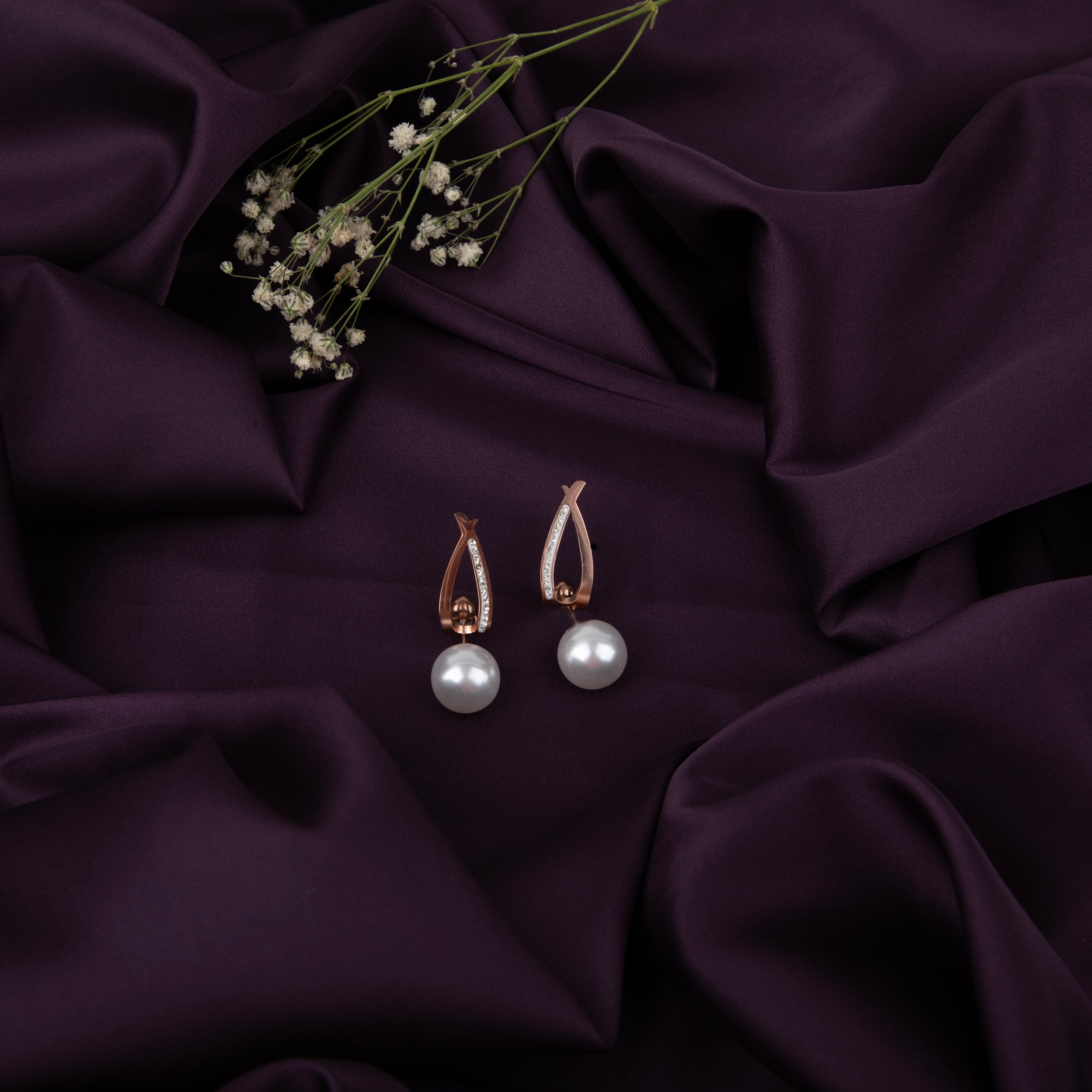 LA FILLE D'OR Rose Gold Earrings with Pearls and Crystals.