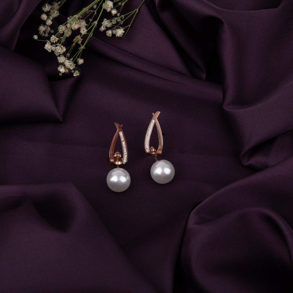 LA FILLE D'OR Rose Gold Earrings with Pearls and Crystals.