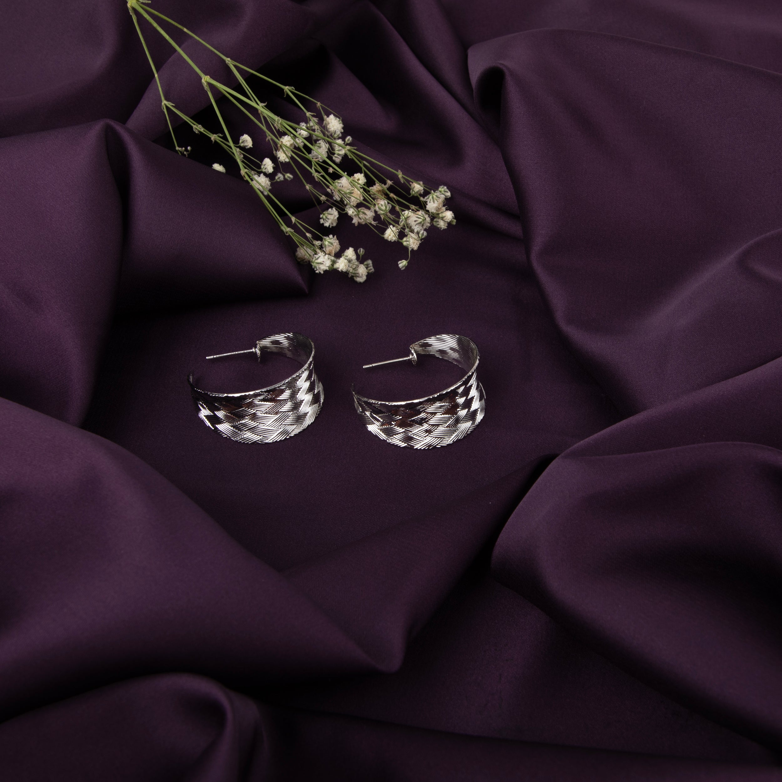 LA FILLE D'OR ROUND SHAPED EARRINGS