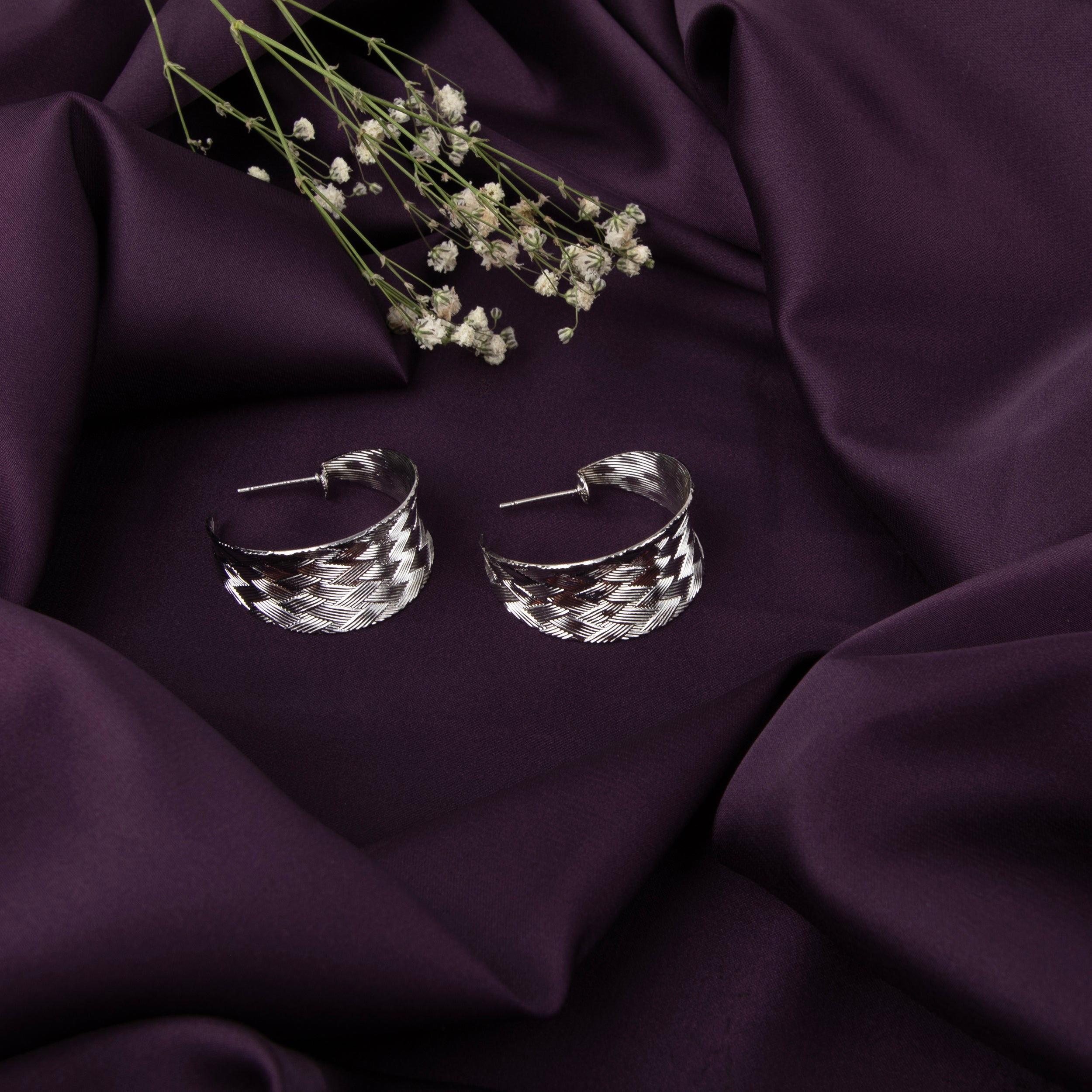 LA FILLE D'OR ROUND SHAPED EARRINGS