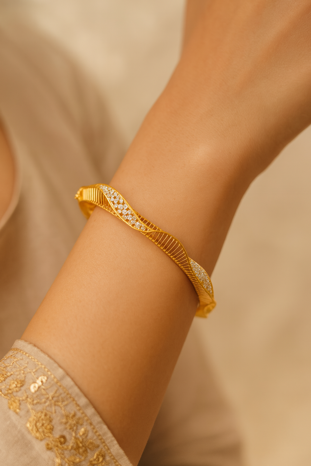 LA FILLE D'OR Elegant Gold-Plated Bangle with Crystal Accents, Textured Design, Fashion BANGLES, SET OF 2
