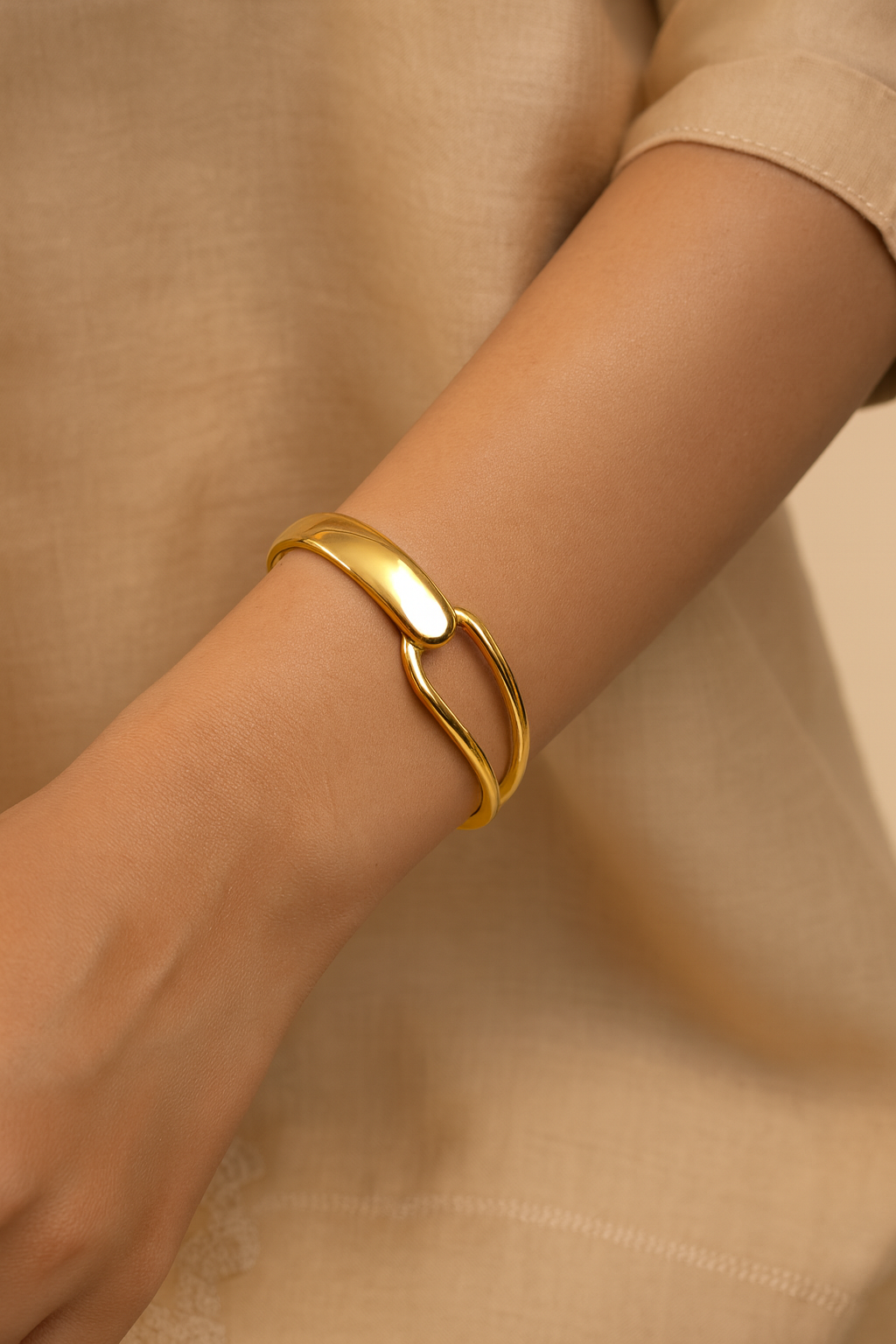LA FILLE D'OR Elegant Gold-Plated OPEN BRACELET, Textured Design.