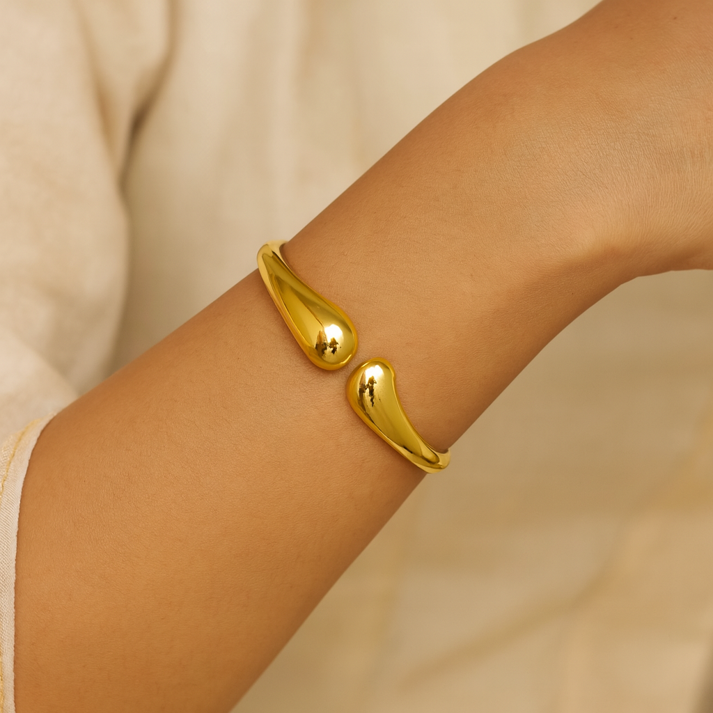 La fille D'or unique style Bracelet Golden colour