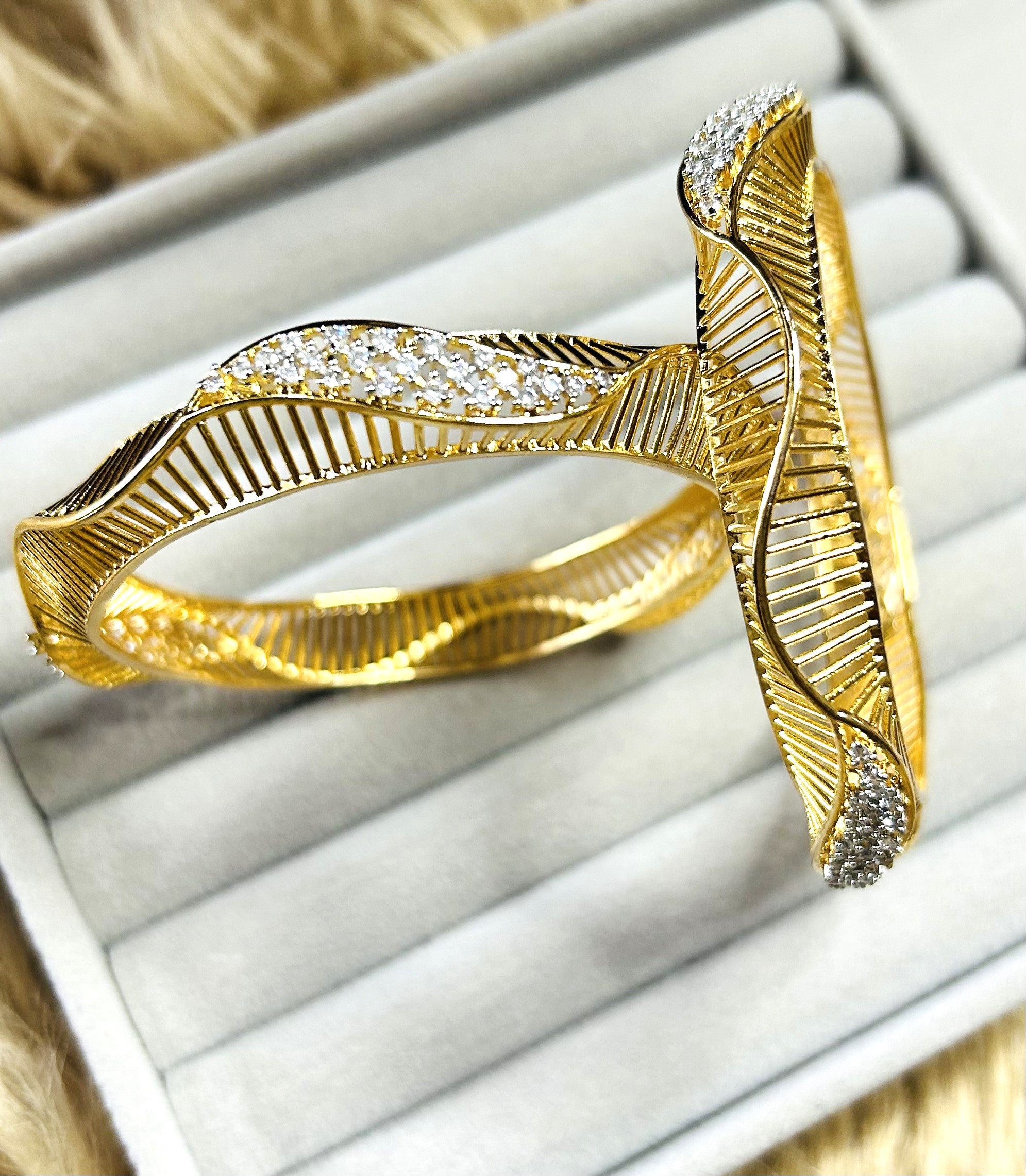 LA FILLE D'OR Elegant Gold-Plated Bangle with Crystal Accents, Textured Design, Fashion BANGLES, SET OF 2