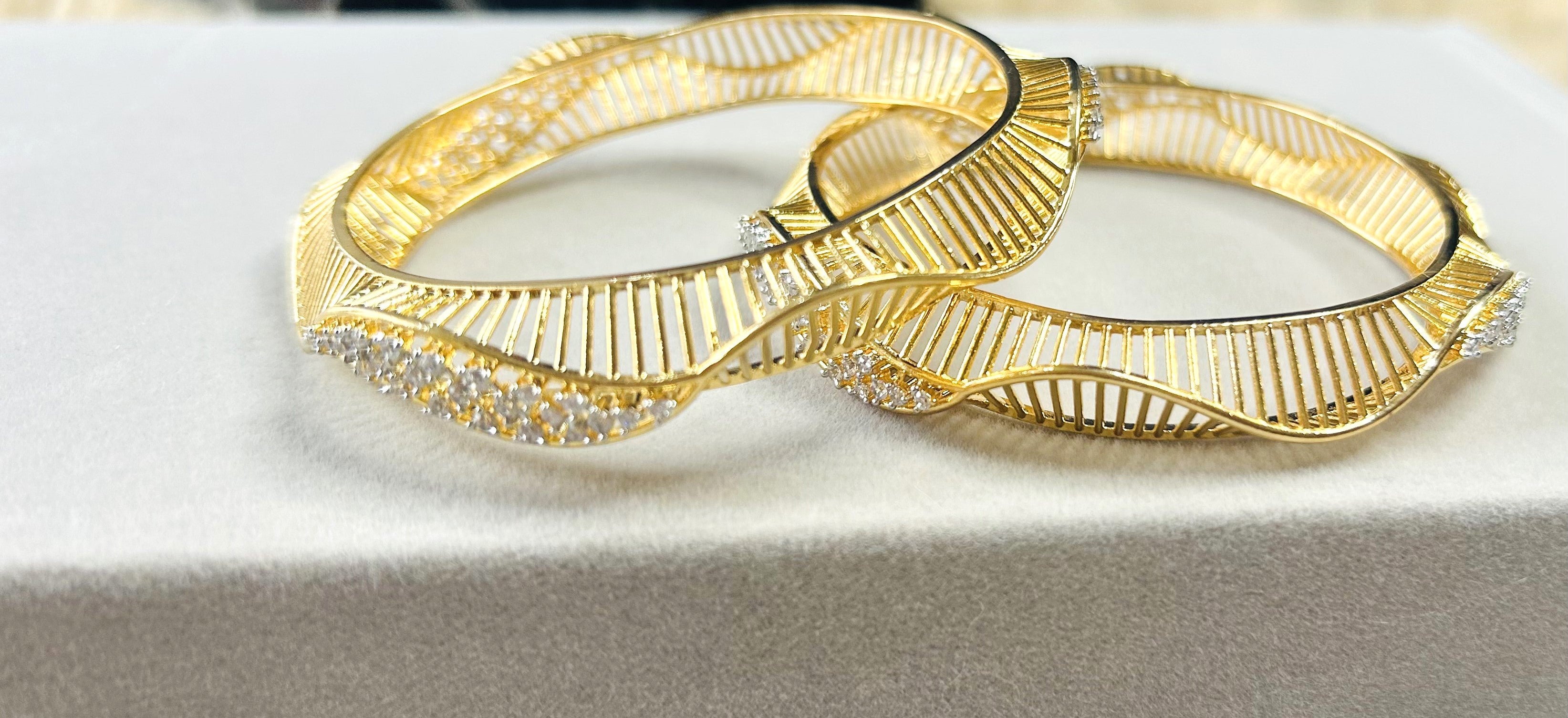 LA FILLE D'OR Elegant Gold-Plated Bangle with Crystal Accents, Textured Design, Fashion BANGLES, SET OF 2