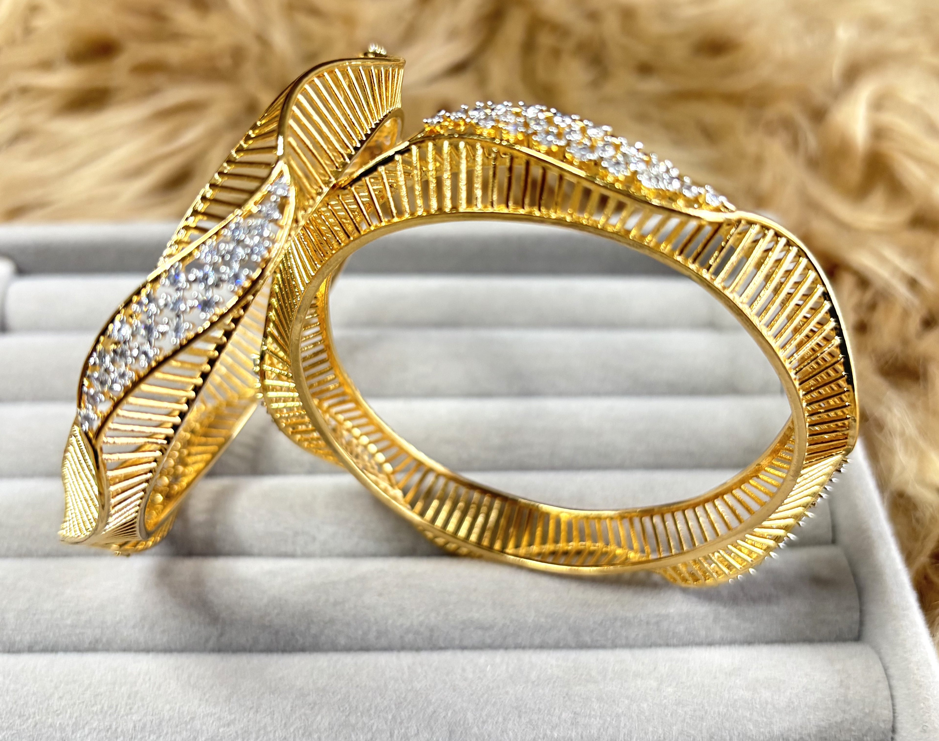 LA FILLE D'OR Elegant Gold-Plated Bangle with Crystal Accents, Textured Design, Fashion BANGLES, SET OF 2
