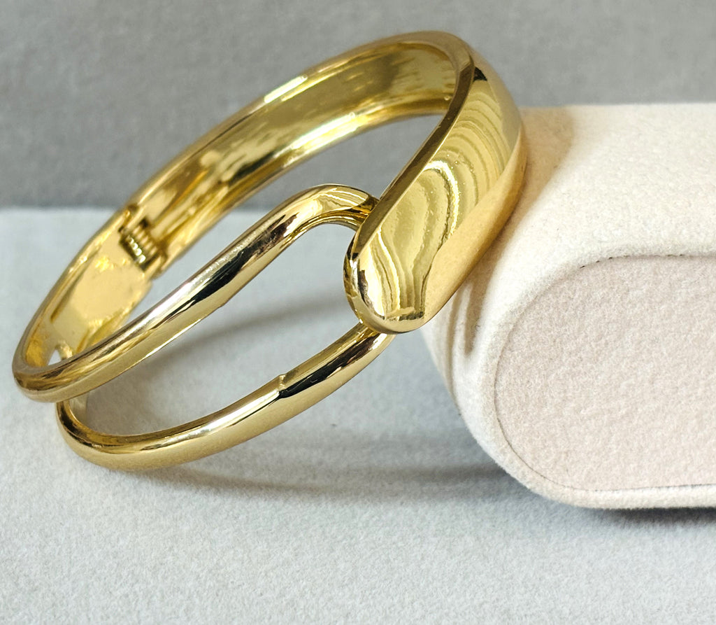 LA FILLE D'OR Elegant Gold-Plated OPEN BRACELET, Textured Design.