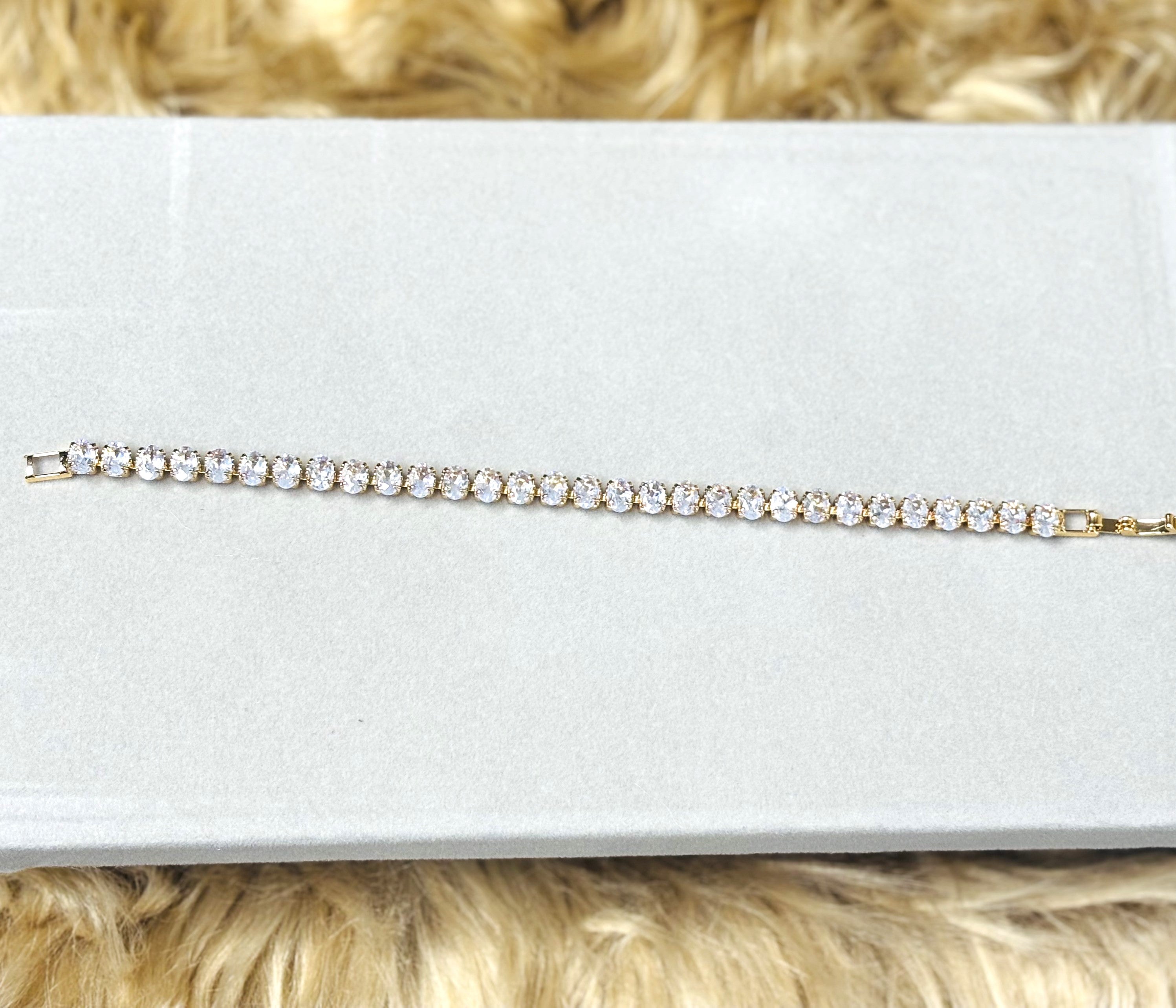 LA FILLE D'OR Crystal Bracelet, Gold-Plated Setting, Clear Cubic Zirconia Stones, Classic Design