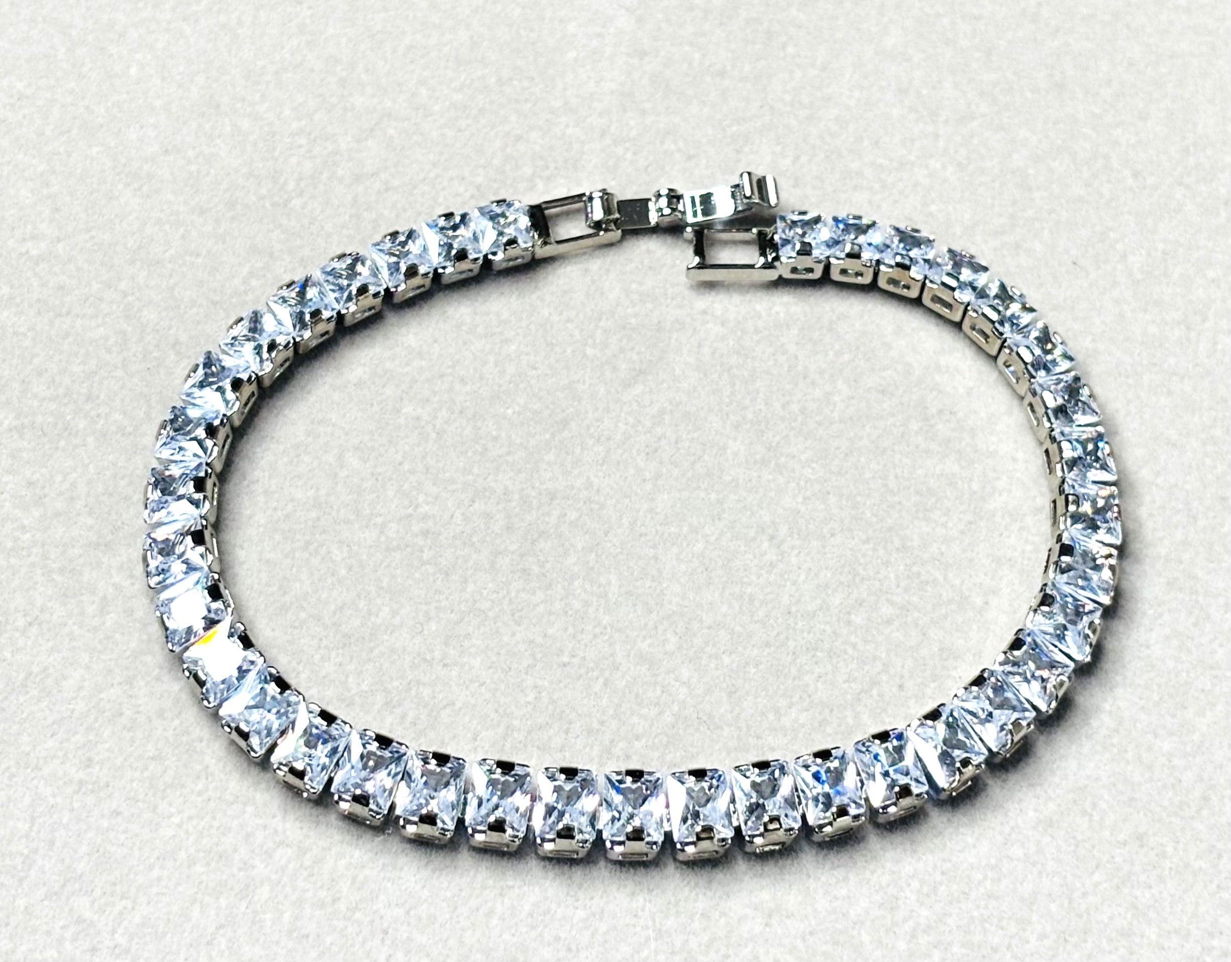 LA FILLE D'OR Crystal Bracelet, silver -Plated Setting, Clear Cubic Zirconia Stones, Classic Design