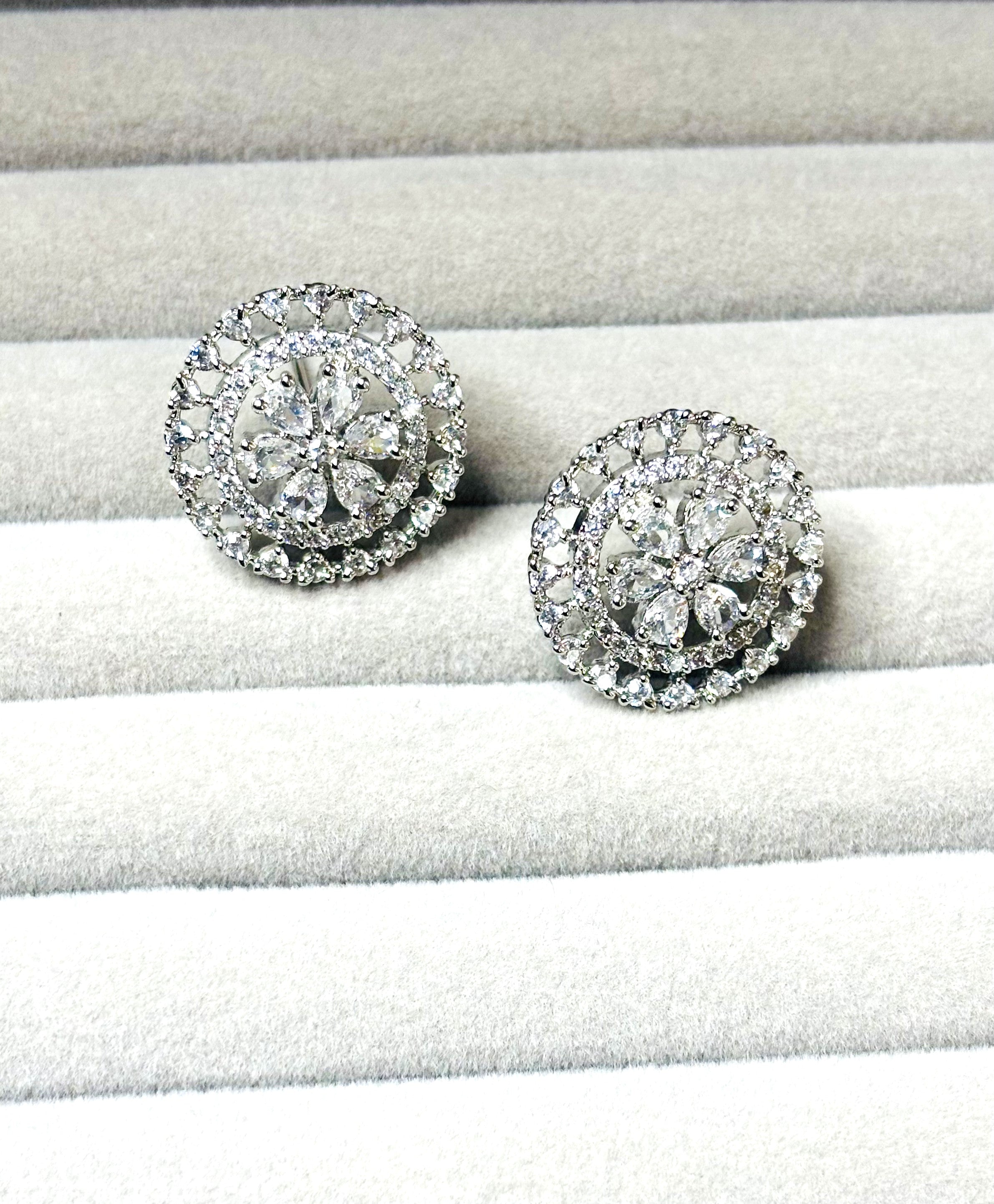 LA FILLE D'OR Crystal Floral Stud Earrings, Round Cut, 2.5 cm,SILVER COLOR (SILVER)