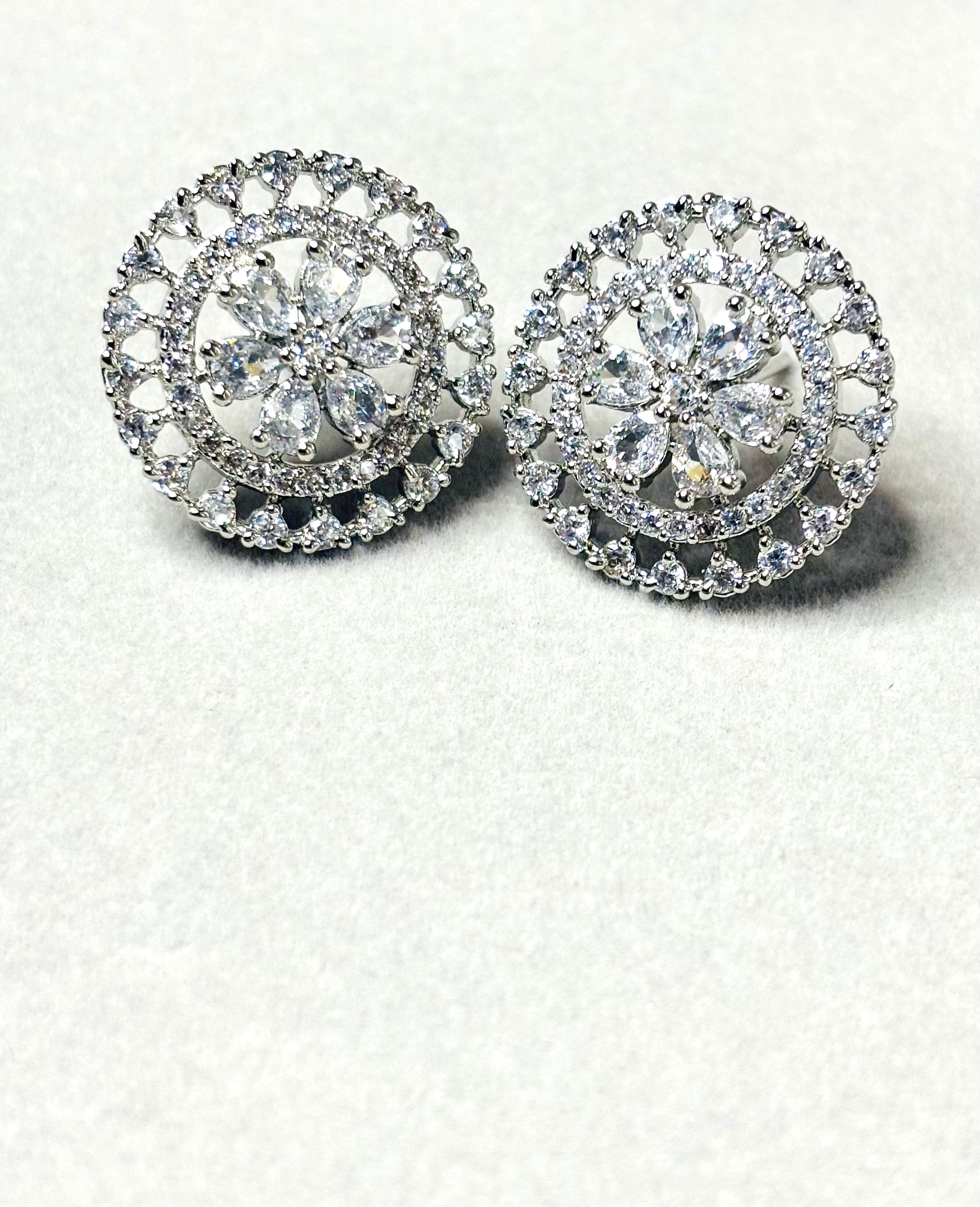 LA FILLE D'OR Crystal Floral Stud Earrings, Round Cut, 2.5 cm,SILVER COLOR (SILVER)