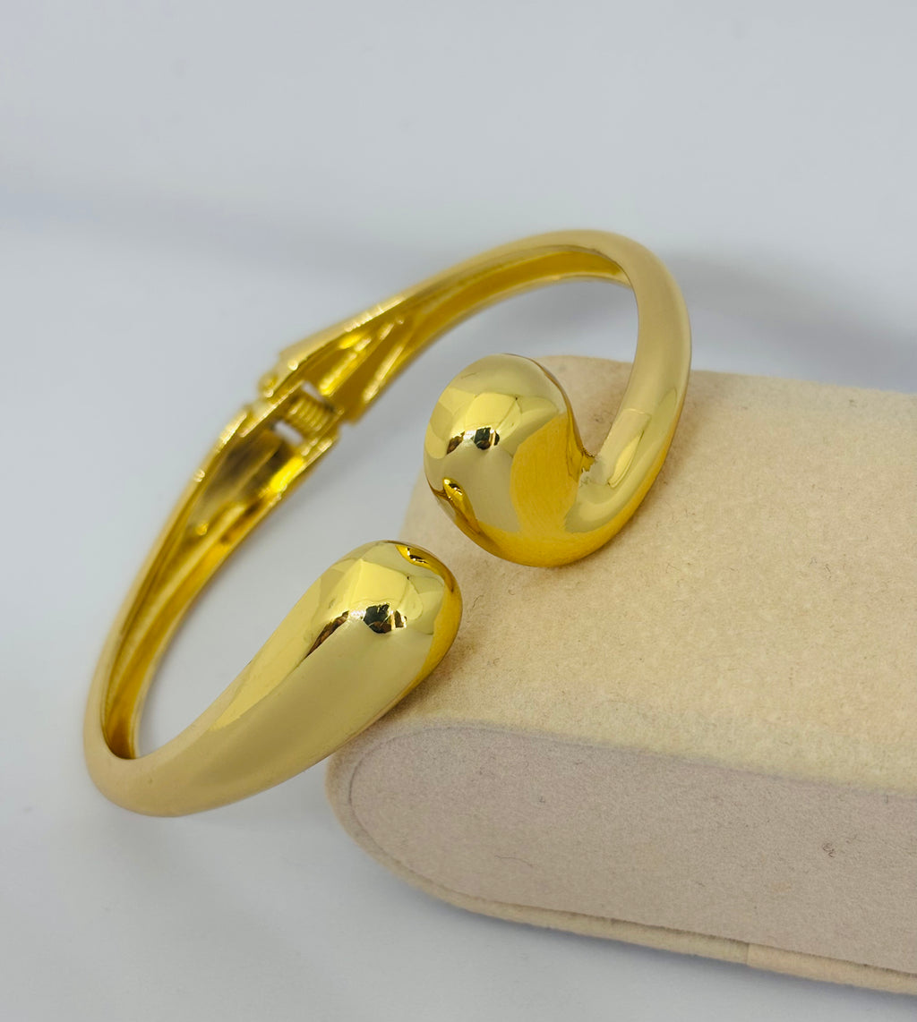La fille D'or unique style Bracelet Golden colour