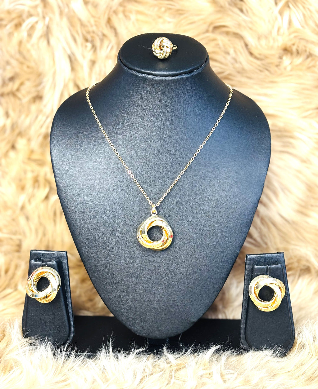 LA FILLE D'OR Gold-Tone Twisted Circle Jewellery Set with Necklace, Earrings and Ring, Chain Length