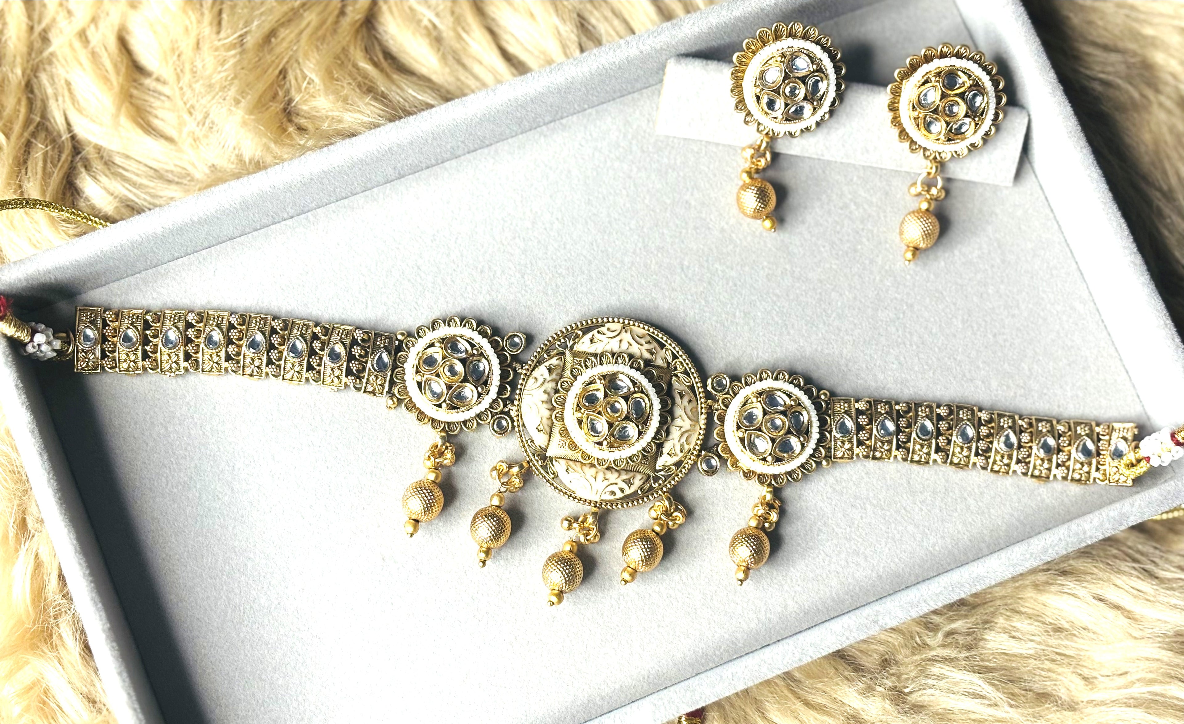 LA FILLE D'OR Traditional Gold-Plated Choker Necklace Set with Crystal Stones, Matching Drop Earrings