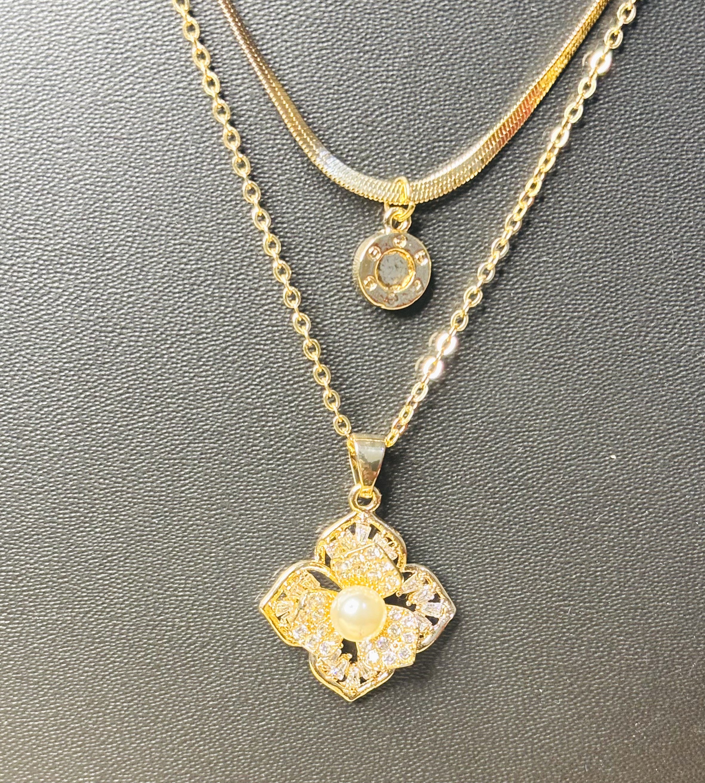 LA FILLE D'OR Layered Gold Chain Necklace with Flower Pendant, 20 cm Length, 4 cm Pendant