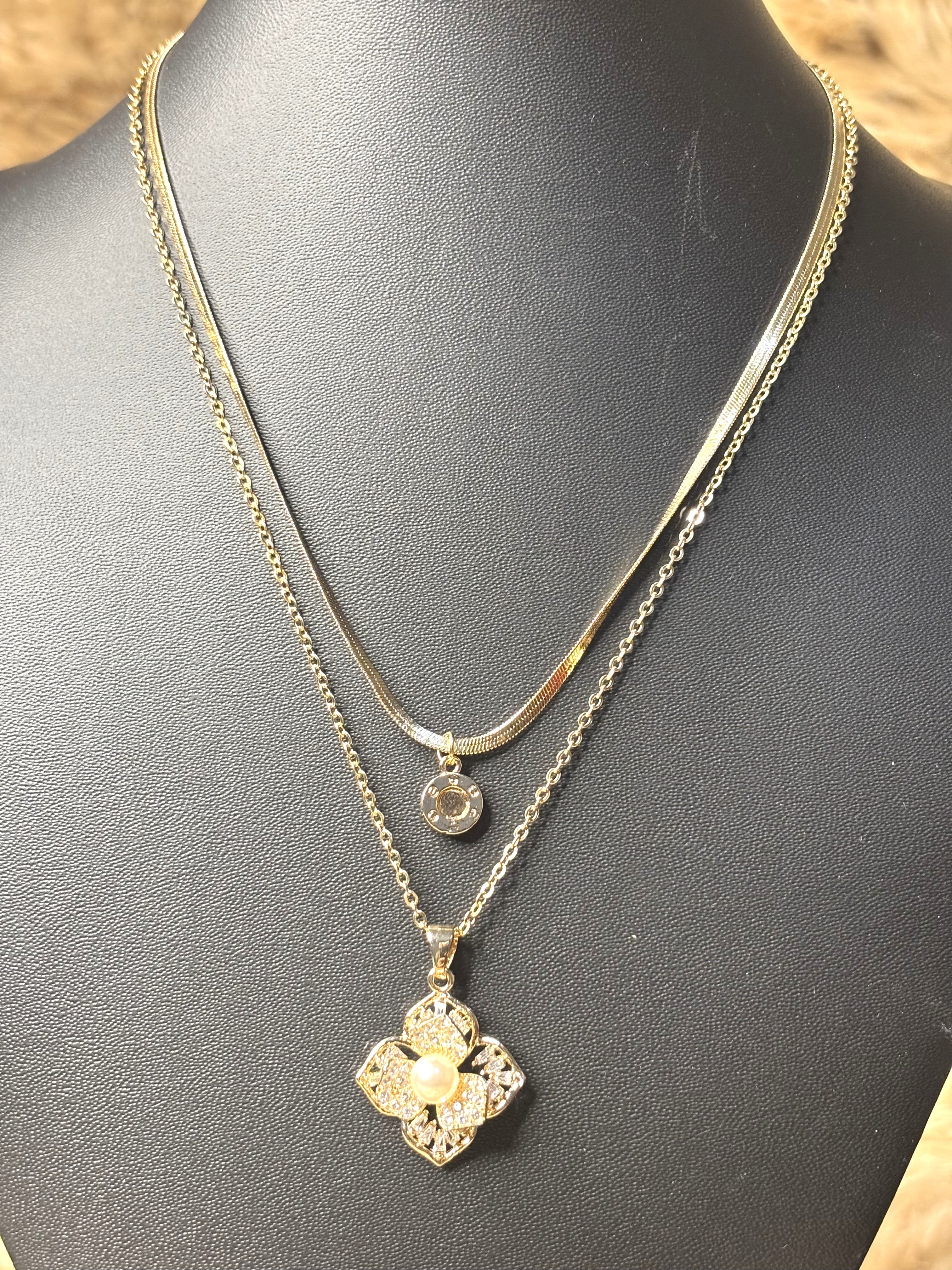 LA FILLE D'OR Layered Gold Chain Necklace with Flower Pendant, 20 cm Length, 4 cm Pendant