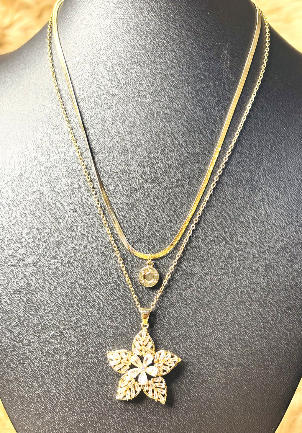 LA FILLE D'OR Layered Gold Chain Necklace with Flower Pendant, 20 cm Length, 4 cm Pendant