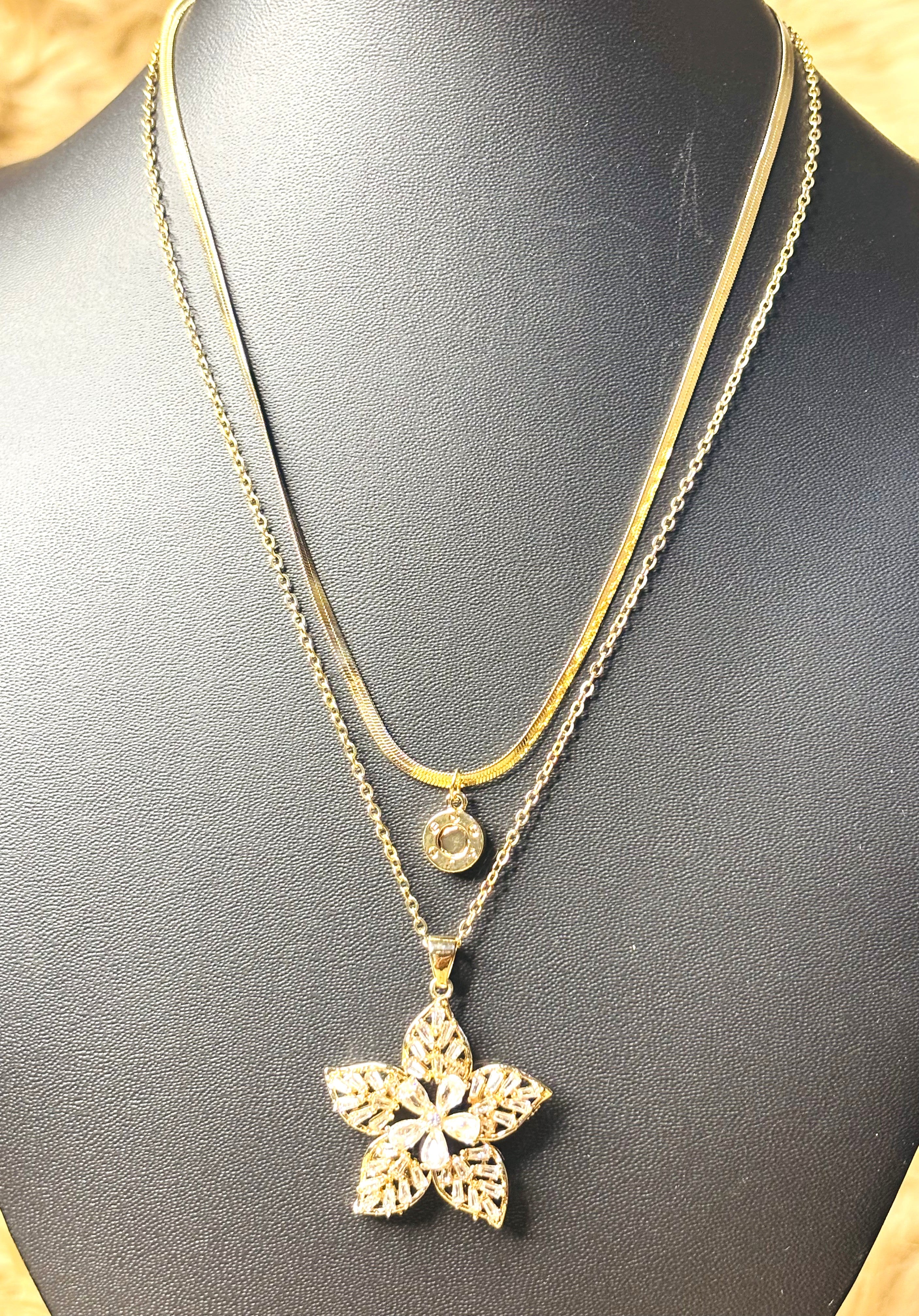 LA FILLE D'OR Layered Gold Chain Necklace with Flower Pendant, 20 cm Length, 4 cm Pendant